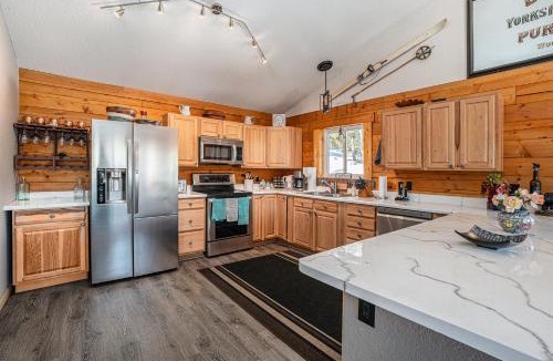 Saint Mary's House | Cozy Mountain Cabin with Stunning Views