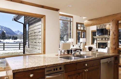 Aspen House | Cozy Mountain Contemporary Aspen Getaway!
