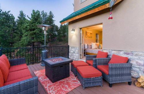 Bailey House | Cozy Mountain Retreat W Hot Tub & Decks