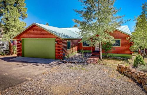 Pagosa Highlands House | Cozy Mountain View Retreat-Dry Sauna/2 Decks/Den/Wood burning Stove/Pool Table