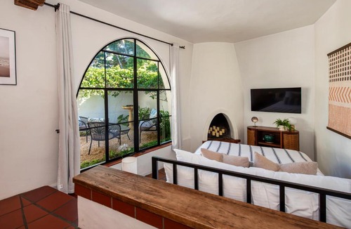 Montecito Apartment | Cozy New - Casa Blanca Suite B1