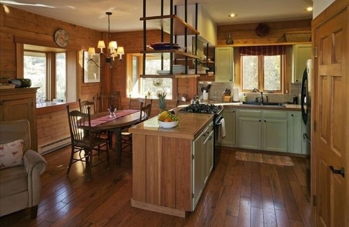 Steamboat Springs Ski Chalet | COZY PIVATE Chalet, SPECTACULAR VIEWS 2 DECKS , HOT TUB, WIFI, 2 TVs, Petsnn