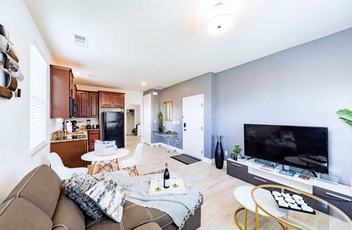 Sparks House | Cozy Private Stylish Modern Guest Suite