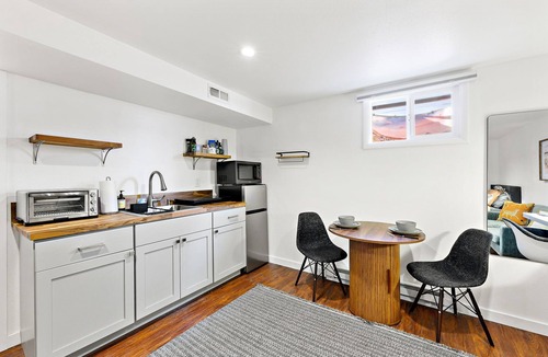 Green Meadows House | Cozy, Private Suite - Minutes to Downtown, CU Boulder, & Medical Centers