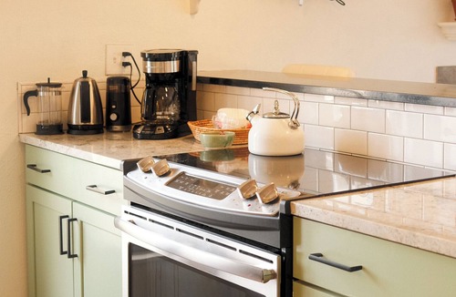 Park East Condo | Cozy Quiet Boulder Getaway w/ Pool- 5 min from downtown!