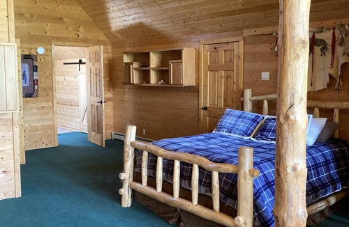 Collbran House | Cozy, Quiet Small Town Log Home. With Beautiful Mountain View.