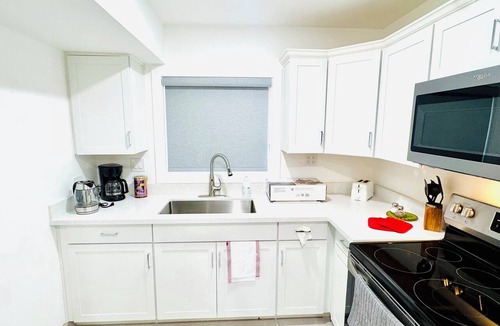 Beverly Green Apartment | Cozy renew 3BR STRIP next LVCC book best-Spot Sale POOL Labor Day LVCC enjoy