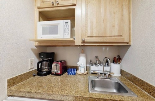 Mountain House Apartment | Cozy resort studio - Walk to lifts, shops, restaurants & entertainment