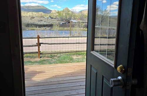 Howard Cabin | Cozy River Cabin with Arkansas River View