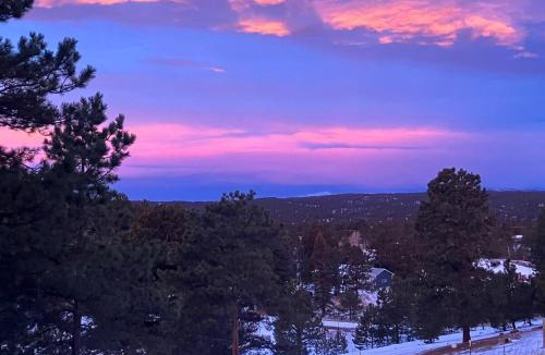 Woodland Park Apartment | Cozy Rustic Retreat on a Horse Ranch with Stunning Pikes Peak Views and Serenity Minutes from Downtown Woodland Park