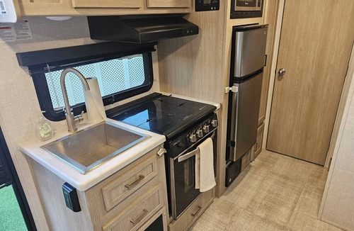 Menifee House | Cozy RV with AC and WiFi in charming Menifee privateclose to temecula winery.