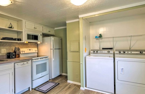 Sherrodsville House | Cozy Sherrodsville Home: Walk to Lake Atwood!