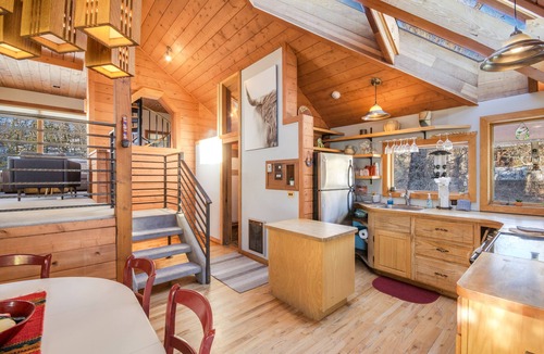 Steamboat Springs House | Cozy Ski Cabin - Downtown along Creek - Private Hot Tub