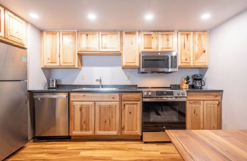 Copper Mountain Village Condo | Cozy Ski-in/Walk-out condo, free wifi, & parking, great value