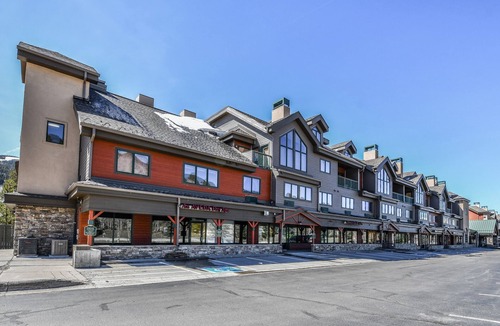 Mountain House Condo | Cozy Studio, Perfect for A Summer Getaway!