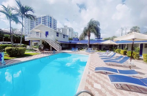 Pompano Beach Apartment | Cozy Studio Room 1 Block from Beach with Pool & More