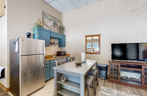 Lakeside Village Apartment | Cozy Studio with Lake and Mountain Views, Ski Access, Bike Trails, and Hot Tub