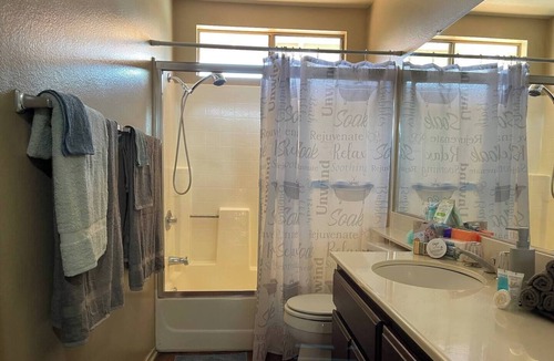 Moreno Valley House | Cozy Tranquil Retreat 5 BR 3.5 BR House