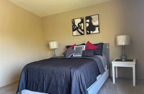 Moreno Valley House | Cozy Tranquil Retreat 5 BR 3.5 BR House