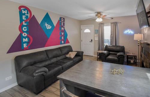 East Colfax Apartment | Cozy upper unit great for family visiting Zoo medica campus and downtown
