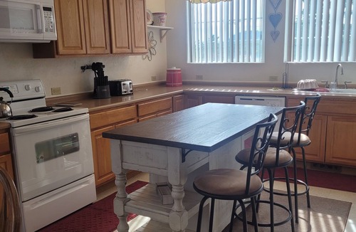 Cripple Creek House | Cozy, Walk to Town, Pet Friendly, 2 bd 2 bth, Mnt View, Deck-Grill-Wildlife