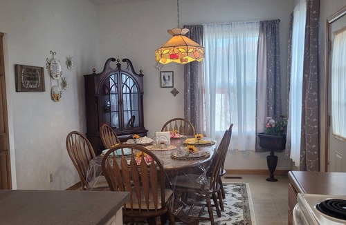Cripple Creek House | Cozy, Walk to Town, Pet Friendly, 2 bd 2 bth, Mnt View, Deck-Grill-Wildlife