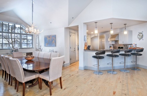Beaver Creek Condo | CRBC-LUX PH-LOCATION! Ski in/out, Walk to Ski School, Ice Rink, Shops, Dining!