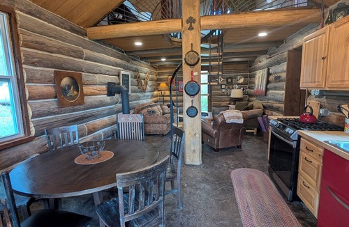 Crawford Cabin | Creekside Cabin on 80 Acres near The Black Canyon!