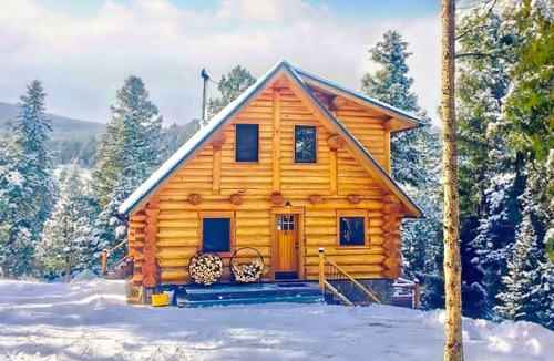 Black Hawk Cabin | Creekside Cabin with Private Hot Tub & Wood Stove