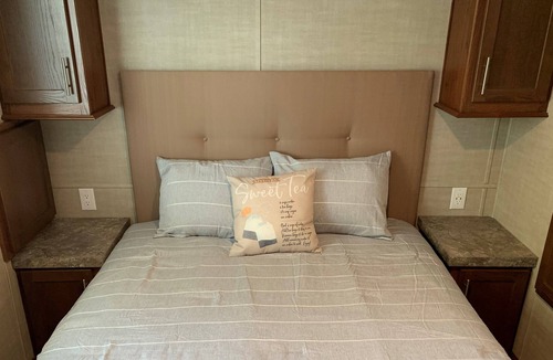 Wapakoneta Cabin | Creekside Getaway at Glacier Hill Lakes near Wapakoneta