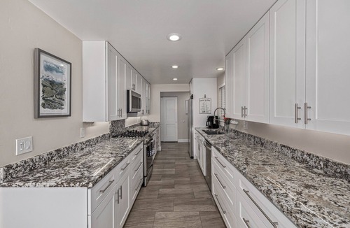 Goldsmith House | Creekside Getaway Near the City! 4 King beds and 2 queens!