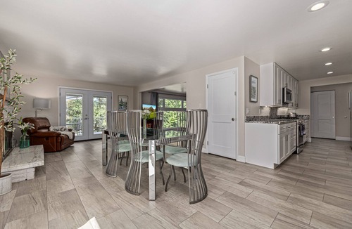 Goldsmith House | Creekside Getaway Near the City! 4 King beds and 2 queens!