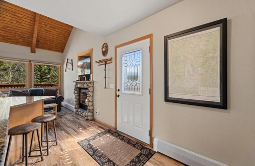 Fall River Estates Apartment | Creekside Suites 05 by Estes Park Condos