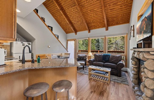 Fall River Estates Apartment | Creekside Suites 05 by Estes Park Condos