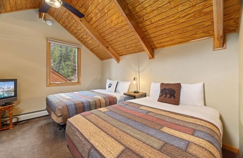 Fall River Estates Apartment | Creekside Suites 11 by Estes Park Condos