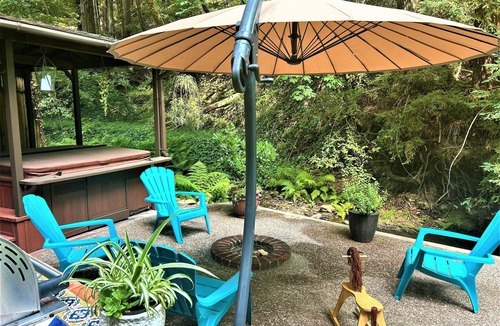 Ben Lomond House | Creekside Vacation Villa, FirePit, Gazebo,Patio, Santa Cruz Downtown & Beach