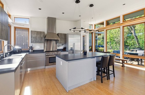 Kenwood House | Creekside Vista Retreat *30+ Day Rental*