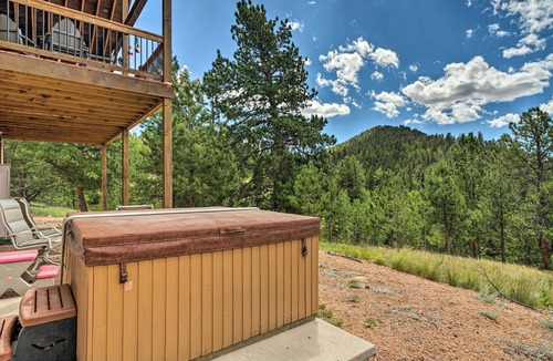Cripple Creek House | Cripple Creek Mountain Getaway w/Hot Tub & Views!