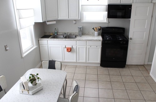 Cleveland House | Crisp 2 bedroom upstairs apartment in historic duplex