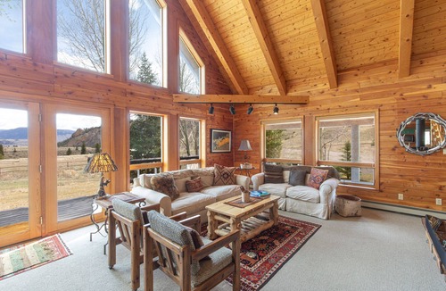 Creede House | Custom Log Home-Pet-Friendly-Rio Grande River Access-Breathtaking Views
