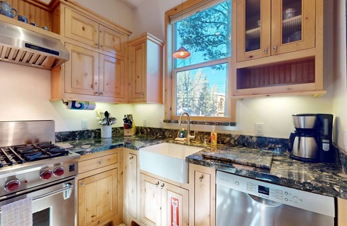 South Lake Tahoe House | Custom South Lake Tahoe Cottage for 6 Close to Parks and Beaches