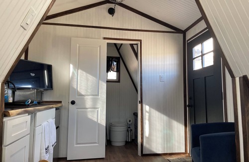 Gleneagle Cabin | Cute 1-bedroom micro cabin in tranquil N Colorado Spgs close to USAFA on 5 acres