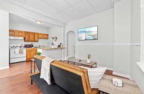 Little Italy Apartment | Cute Apt · Little Italy · Fast Wifi · Cozy Bed