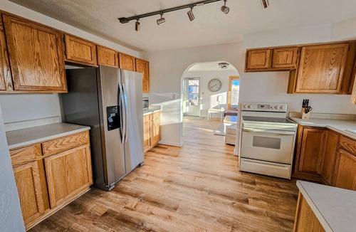 Cortez House | Cute Farmhouse with Views. Mesa Verde, Durango, Telluride, Hunting and more!