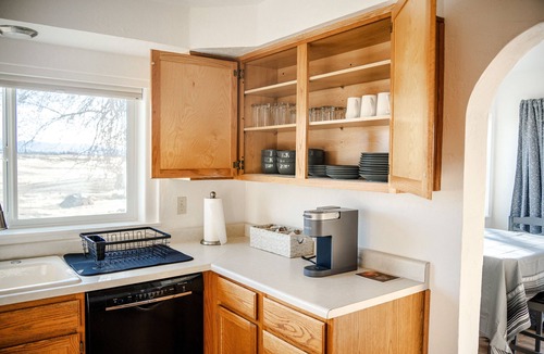 Cortez House | Cute Farmhouse with Views. Mesa Verde, Durango, Telluride, Hunting and more!
