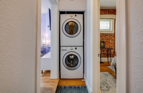 Central Boulder Condo | Cute Victorian! Walk to Pearl/WiFi/King/Parking