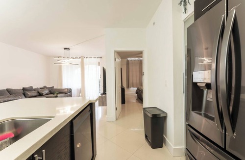 Aventura Apartment | Cute Yacht Club Apt 5 Min Drive 2 Beach W/Pool!
