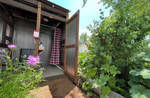 Lazear Cabin | Daisy Glamping Tent with WiFi in charming Paonia- 2 XL DBL beds