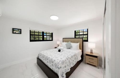Melaleuca Gardens House | Dania Beach Unit 1 by Dream Vacation