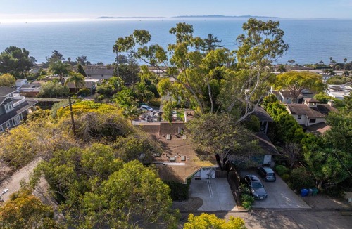 Santa Barbara House | Danya's Cottage Room | The Chosen Collection